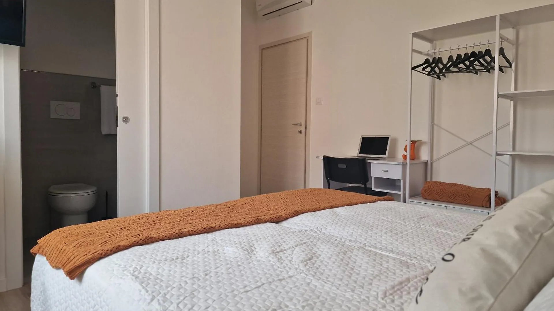 B-Rooms Bologna Italy